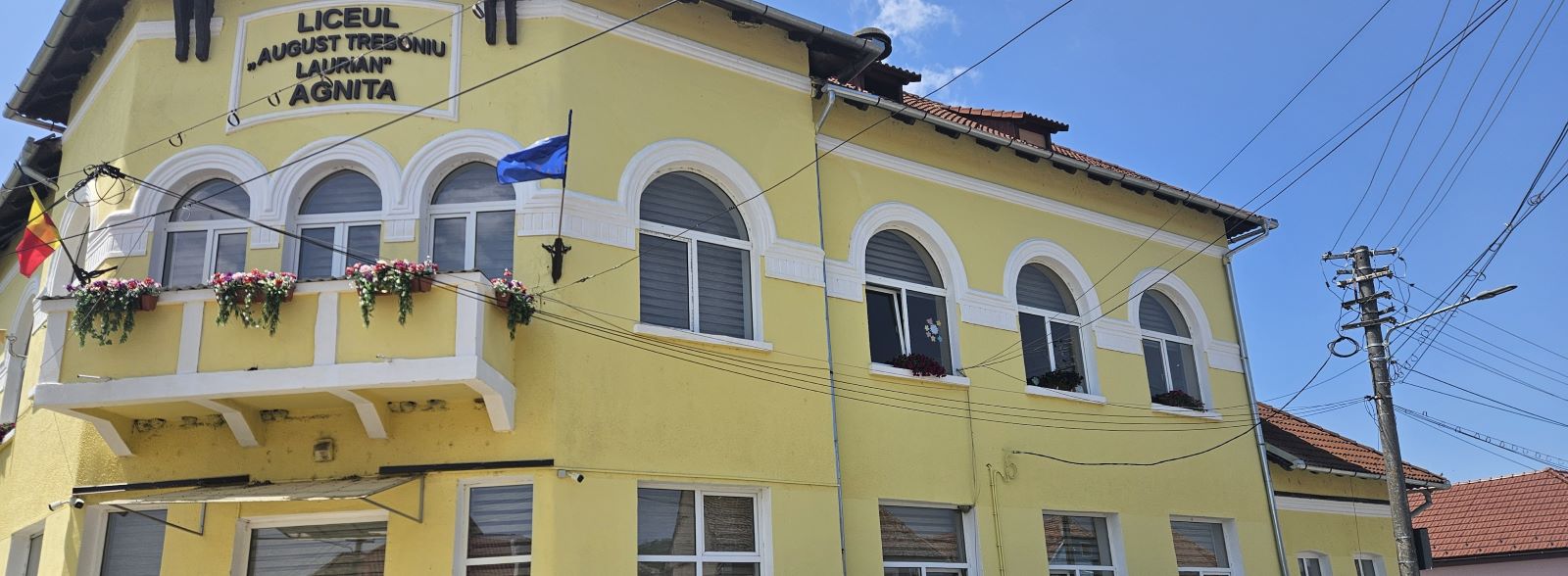 Conditii „ca la oras” pentru elevii Scolii din Ruja, localitate din zona peri-urbana a Agnitei