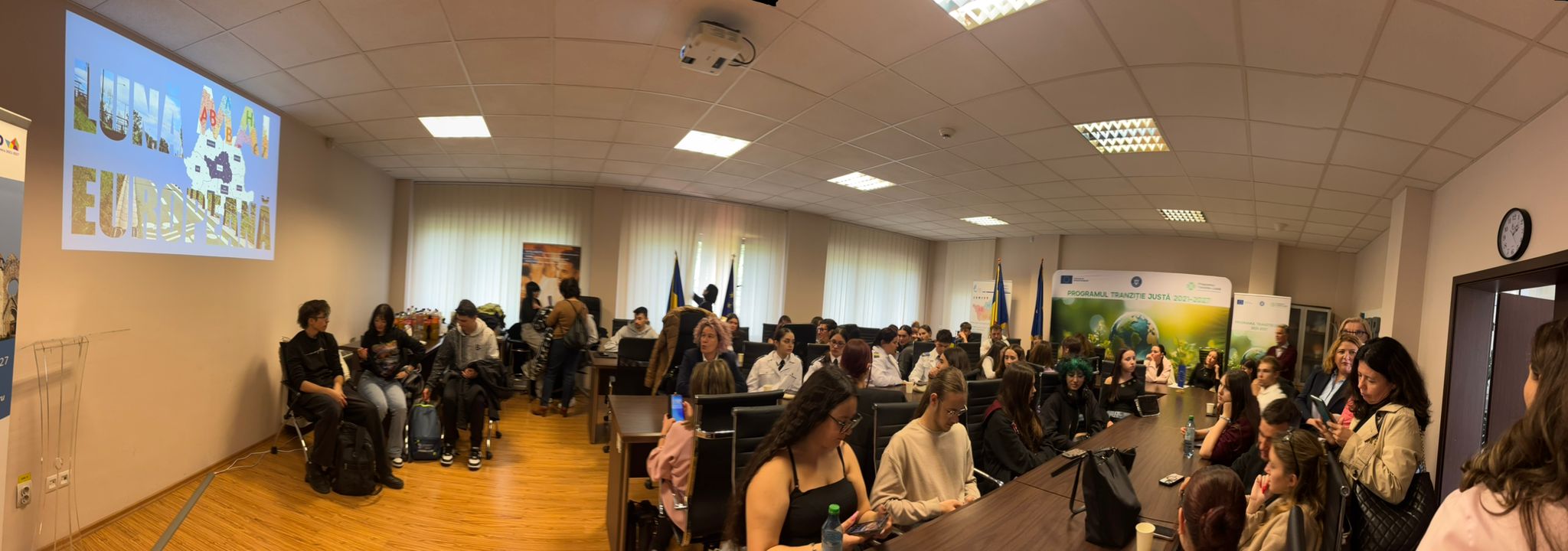Tinerii pentru tineri – în luna mai reprezintă vocea Europei!