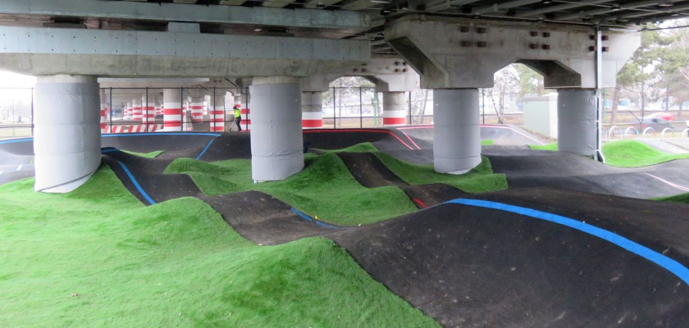 Un fost maidan din zona Pod Fartec s-a transformat în teren de sport pentru rolleri și bikeri