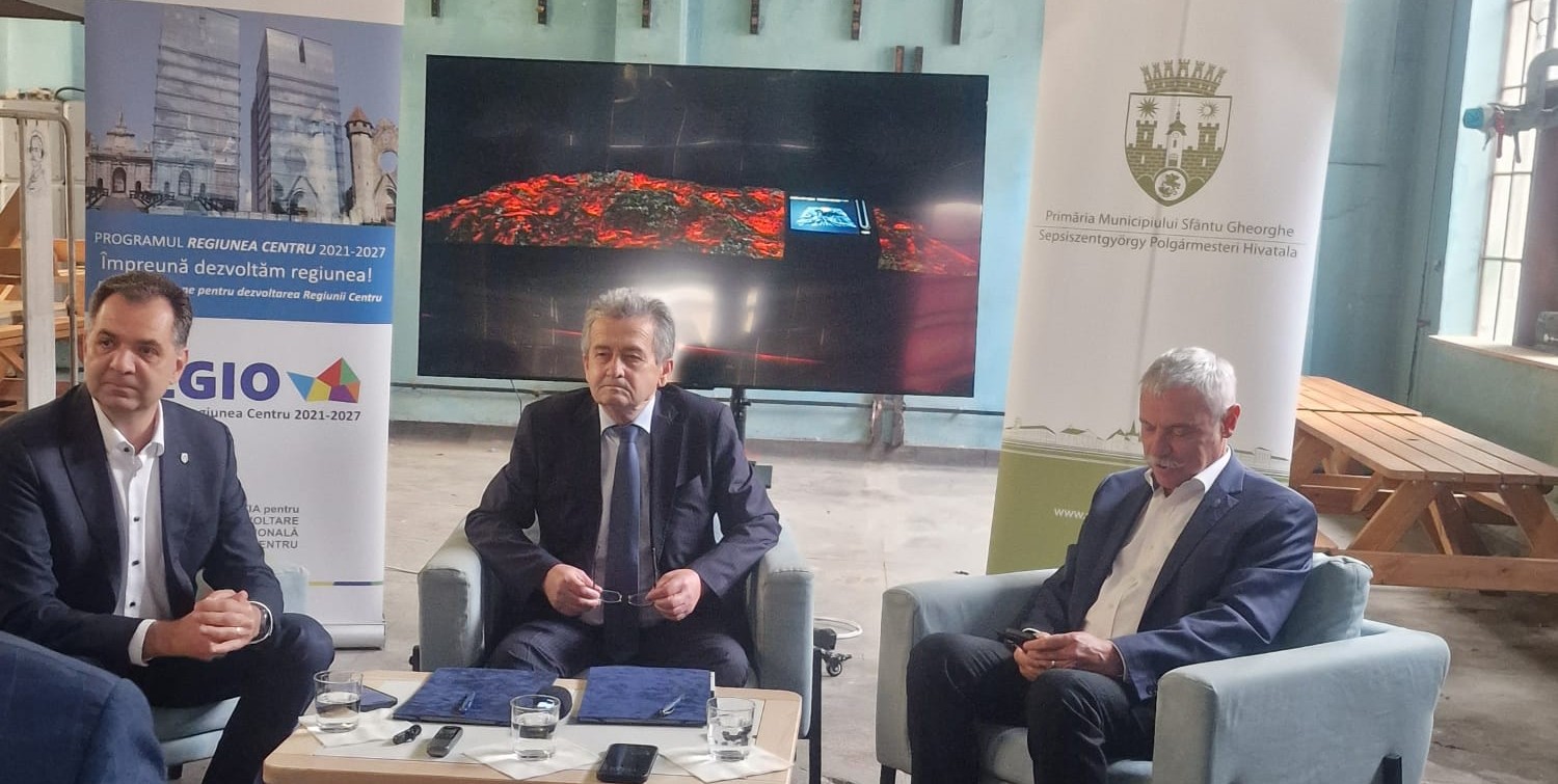 Șase dintre clădirile monument-istoric ale fostei Fabrici de Țigarete din Sfântu Gheorghe, reîntinerite printr-o investiție cu fonduri europene